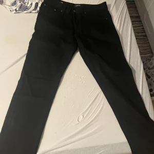 Jack & jones jeans  - Helt nya aldrig använt då den ej kom till användning. Storlek: W34 L32