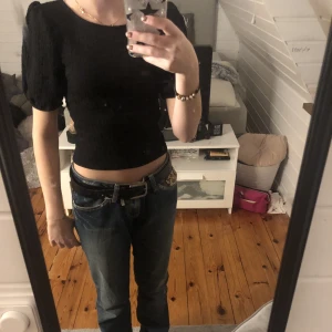 Svart tröja🫶🏻 - En svart nyköpt tröja från lager 157, I storlek Xs