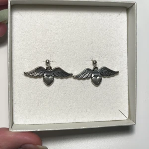 Ving örhängen  - Ascoola örhängen med vingar, perfekt julklapp 