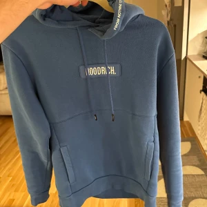 Hoodrich tröja - Säljer min hoodrich tröja vid small storlek