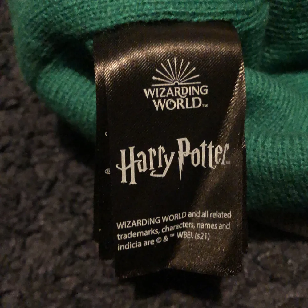 Harry Potter skytherin mössa, aldrig använd, varm och mjukt material:). Accessoarer.