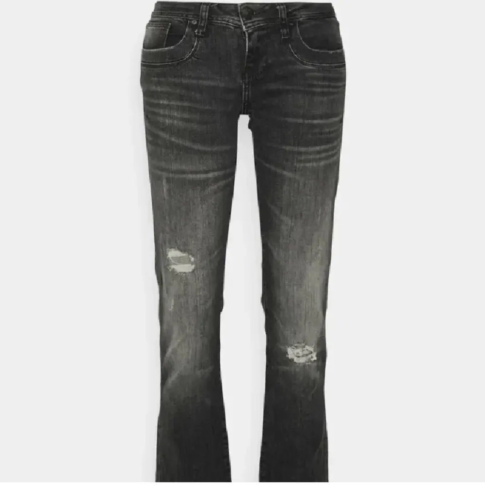 Säljer mina slutsålda Lbt valerie jeans i storlek 28x34💞 de är I nyskick och knappt använda💞. Jeans & Byxor.