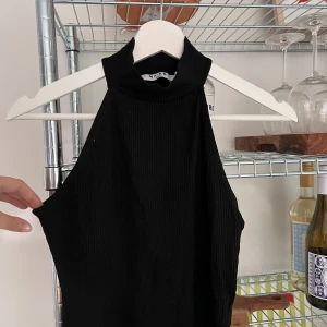 Topp från NA-KD💗💕 - Jättefin partytopp från na-kd, i storlek S men passar även M. Enbart använd 1 gång 🌸🌸💕 Pris kan diskuteras