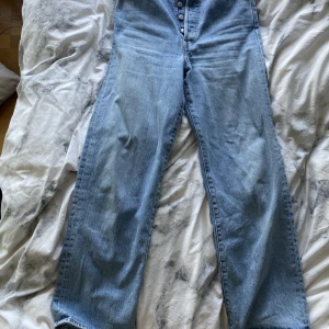 Levi’s Jeans  - Jeans från Levi’s i modell Ribcage straight. Bra skick. Nypris: 1349kr  Pris går att diskutera 