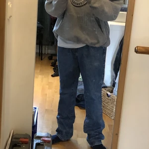 Baggy Jeans - Säljer dessa skit snygga jeans från H&M!! Säljer dom för att dom tyvärr är för långa annars e dom tvär feta ju! Dom är i mkt bra skick dom dom nästan aldrig används!! Skriv om ni har några frågor!😱👏