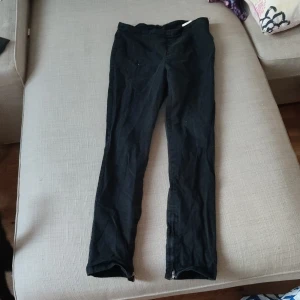 Jeans  - Använt men i fint skick, stl 40