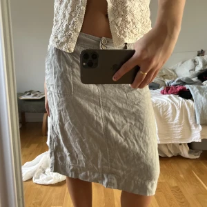 Cargo kjol - Häftig cargo kjol, sitter lite under knäna på mig som är 164 cm lång