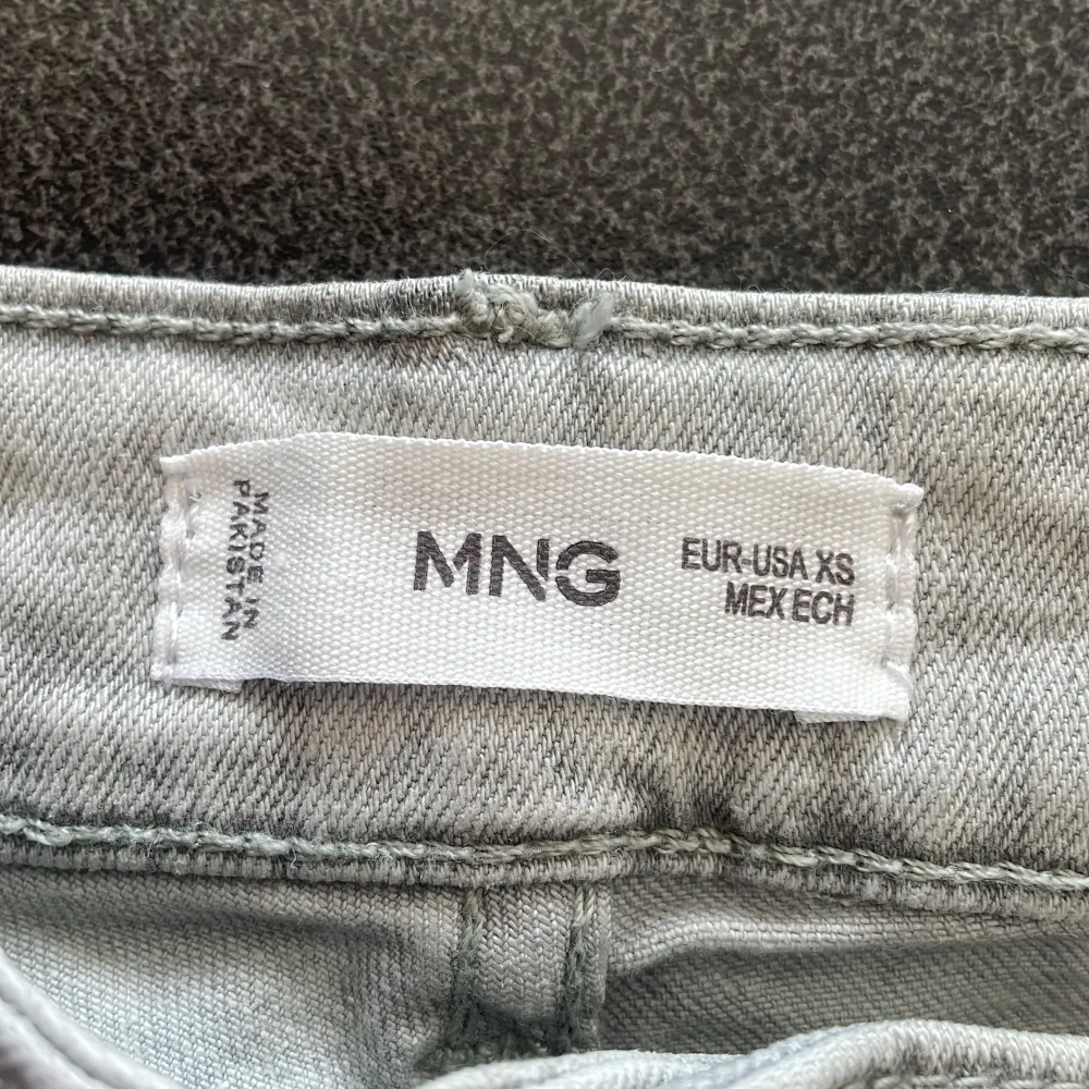 Säljer Bootcut Jeans från Mango storlek Xs. Använt 1 gång!   Säljs för 150kr ink. Jeans & Byxor.