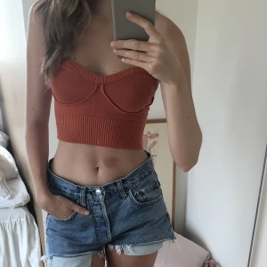 Topp - Väldigt fin orange topp från Ginatricot som borde komma till mer användning🧡storlek s!!