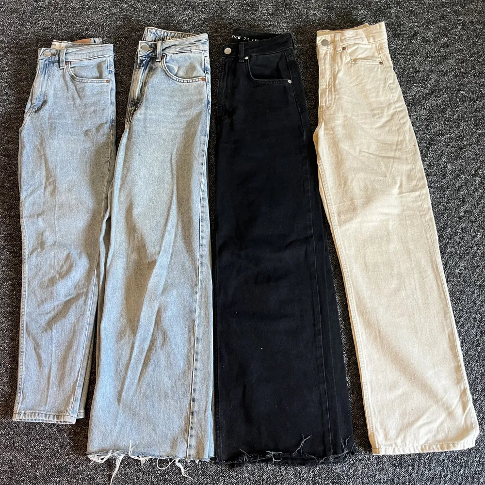 4 par jeans i storleken xs, använda få gånger därav bra skick. Säljes som ett paket. Hämtas på plats eller fraktas mot portokostnad.. Jeans & Byxor.