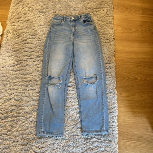 Jeans  - Jeans i andvänt skick men mycket fina