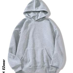 En grå hoodie som är köpt på shein och är bara testad. Inga defekter. Kontakta för fler bilder eller mer information!