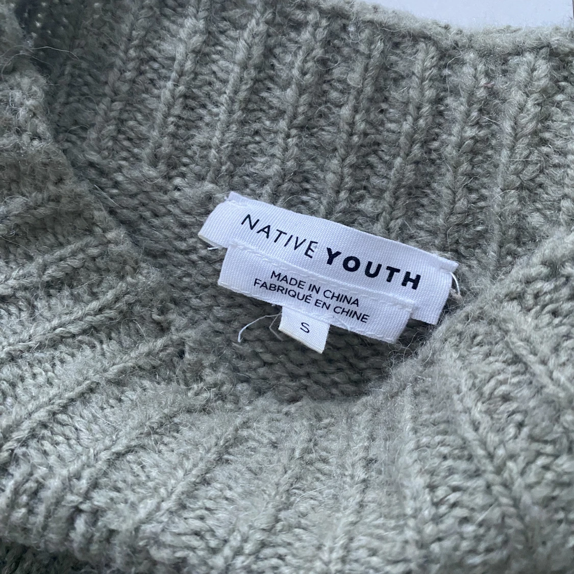 NATIVE YOUTH stickad tröja (S) - 91