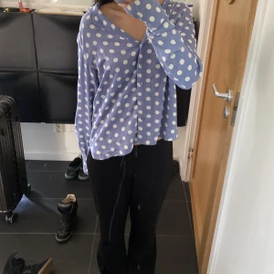 Kofta - Sååå fin pyjamas/kofta ifrån bikbok. Bra skick:)