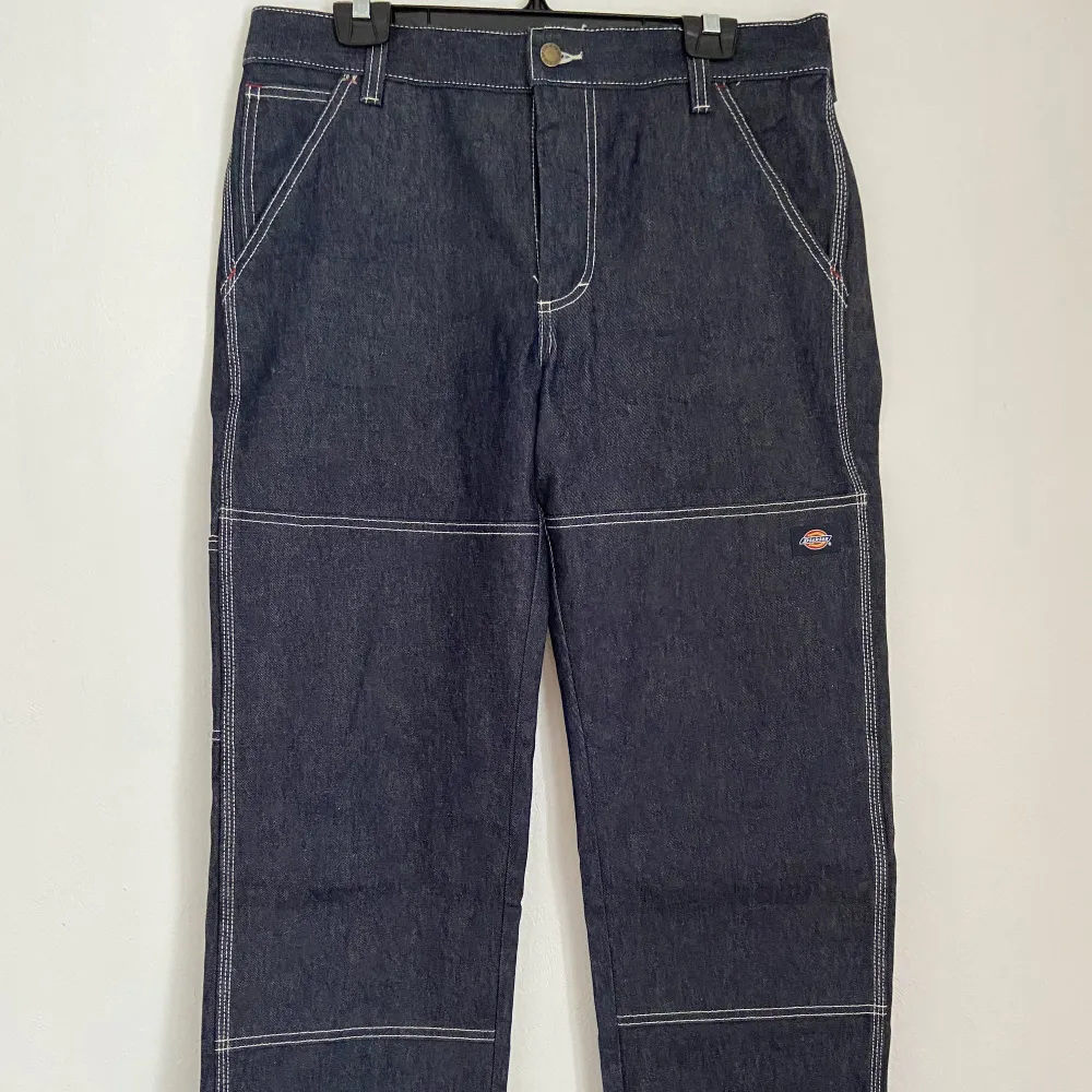 Säljer mina Dickies. Knappt använda och är 100 års jubileum jeans från Dickies. Skriv om du har frågor om mått och pris kan diskuteras . Jeans & Byxor.