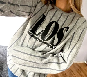 Collegetröja  - Från zalando för herr egentligen men funkar för båda.  Storlek M, använd 1 gång 