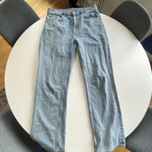 Weekday jeans - Jeans från weekday i modellen ”voyage”. Använda men i fint skick! 