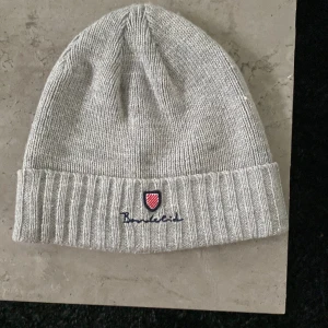 Mössa - Fin mössa som Ej användts  