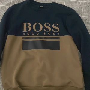 Långarmad Hugo boss tröja   - Ett år gammalt, började ej passa mig som förut.  Det är storlek M men passar även för S 