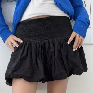 Svart kjol från Lindex barnavdelning strl 140 sitter som en xxs 75kr +frakt 