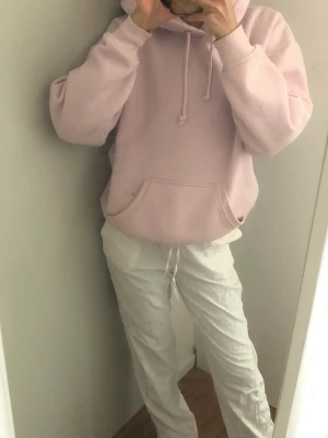 Rosa hoddie - Rosa hoddie som ej kommer till användning 