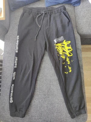 Byxor - Sweatpants storlek M.