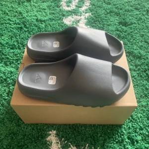 Yeezy slide slate grey - Size US 11 = EU 46 (fits EU 43-44). Condition brand new with tags. All original + receipt. Buyer pays the shipping cost. For more information please go visit @xhibitshop on instagram.