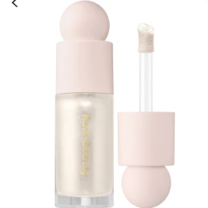 Rare beauty Highlighter - Säljer denna Highlighter som jag provat 2 gånger. Inte min stil på Highlighter och känns onödigt att den inte ska användas. Nypris 489kr