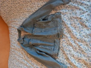 Jeansjacka - Fin jeansjacka! Använd 1 gång. 