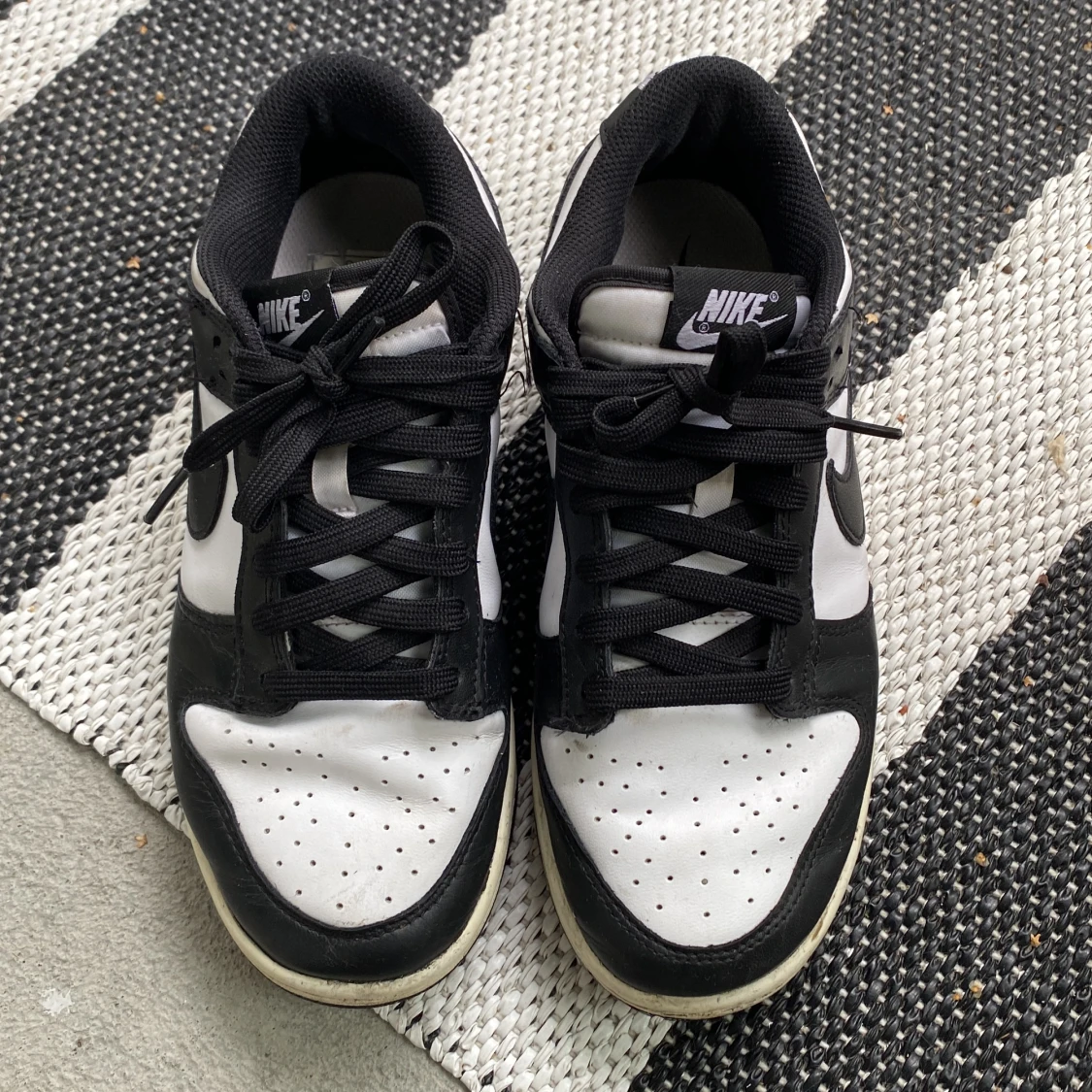 Svart/vita Nike dunks - 90