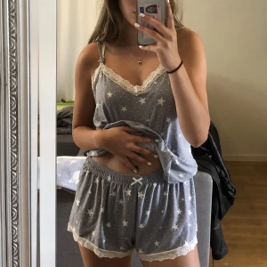 Stjärn pyjamas  - SUPER söt stjärn pyjamas i super mjukt material⚡️