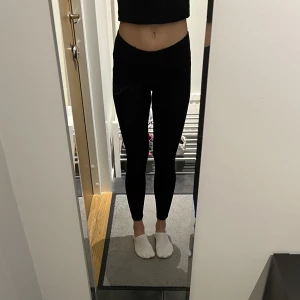 Leggings  - Svarta leggings från KappAhl i strl 158. Använda några gånger. 