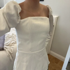 Vit topp - Underbar exklusive och clasy festtopp!🩵 Från H&M🤗