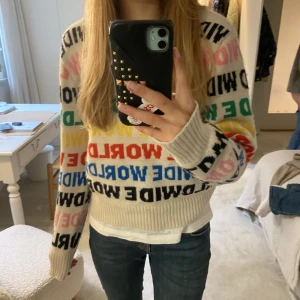 Jättesnygg From Future tröja - En jätte fin From Future tröja i storlek M i 100% cashmere. Den är i fint skick!