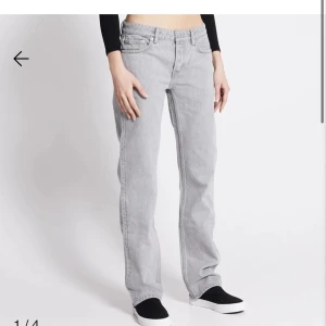 Low waist jeans - Gråa low waist jeans från lager🩷Storlek 34!