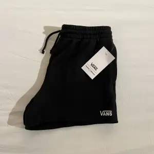 Vans comfycush shorts XS Helt nya, säljer då de var för små för mig