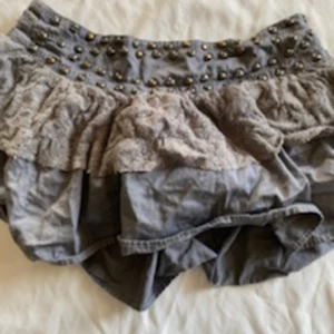 Kjol - En fin tjol jag köpte för ett tag sen men den är alldeles för stor för mig så har tyvärr aldrig kunnat använda den😢💗