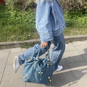 Jeansjacka  - Säljer min jeansjacka från Carin Wester då den inte kommer till användning 💙