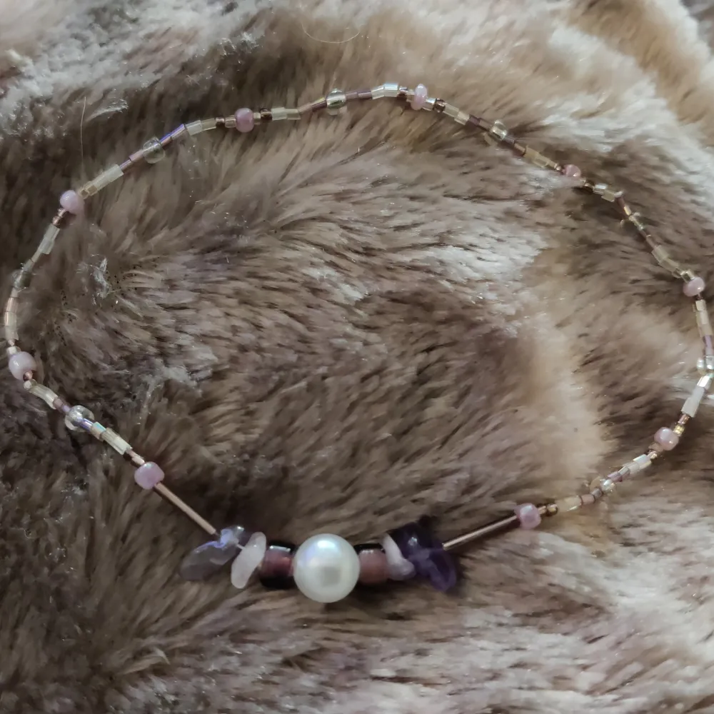 🍇 Bead necklace with semiprecious stones rose quarz and ametist and y2k vibes. Accessoarer.