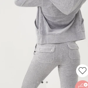 Juicy couture Byxor - Säljer mina byxor från Juicy Couture. I nyskick!🩷 Pris kan diskuteras 