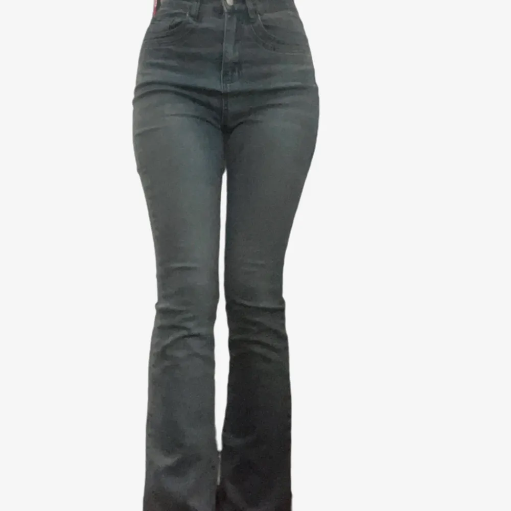 As snygga jeans. Använda 1-2gånger. Nyskick. Stretchiga och sköna! Midjan rakt över:32cm Innerbenslängd:77cm . Jeans & Byxor.