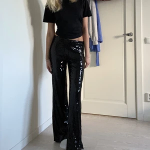 Paljettbyxor  - Såå snygga paljettbyxor från gina❤️ använda en gång