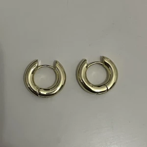 Örhänge  - Helt nya, samt oanvända Snö of Sweden örhänge. GULDPLÄTERAD! Ord. pris: 299kr.