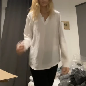 Blus - As dåliga bilder men Intressekoll på en vit blus