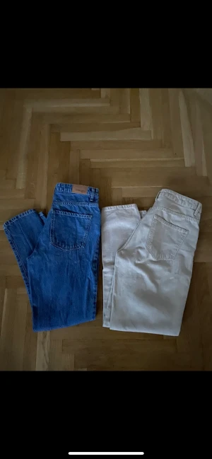 Jeans  - Jeans storlek 36. Bra skick!! Linnebyxor och skjorta. Skcika meddelande vid intresse