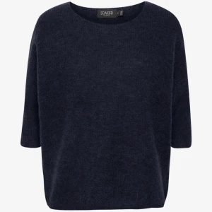 Stickad t-shirt - Säljer min stickade 3/4 ärmad tröja från Soaked in Luxury då den aldrig har kommit till användning, endast testad. Storlek S, skriv privat för fler bilder💕 tryck inte på köp nu!!