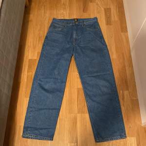Hej, säljer dessa jeans ifrån Lee. Dem är i bra skick och nästan aldrig använda, ca 5 gånger. Storlek W29/L32.