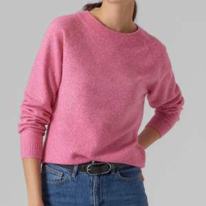 En rosa stickad tröja, endast använd en gång! Storlek M, men jag kan ha den som brukar ha XS-S💗