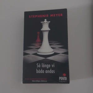Så länge vi båda andas - Stephanie Meyer - Pocket. Nyskick. Endast läst en gång