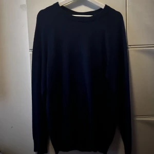 Stickad tröja - Säljer nu denna snygga tröja. Inte använd så mycket. Skick 8,5/10 